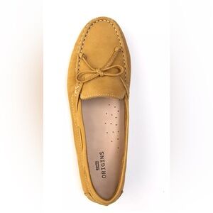 Earth Origins Monarch yellow nubuck leather moccasins, in like new condition!